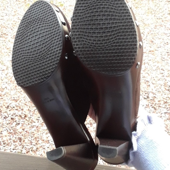 Stuart Weitzman Brown Clogs/Mules - Picture 6 of 8